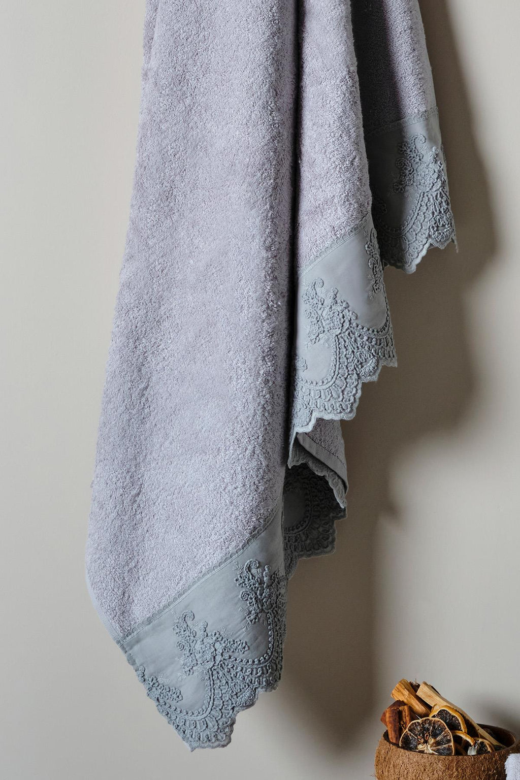 Embroidered Canvas Bath Towel (90 x 150 cm)