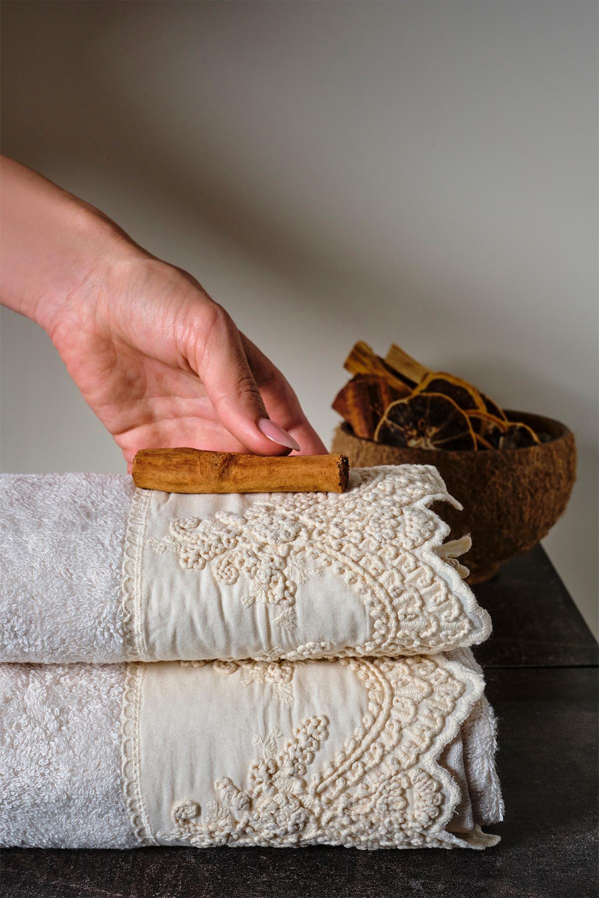 Embroidered Canvas Hand Towel (30 x 50 cm)