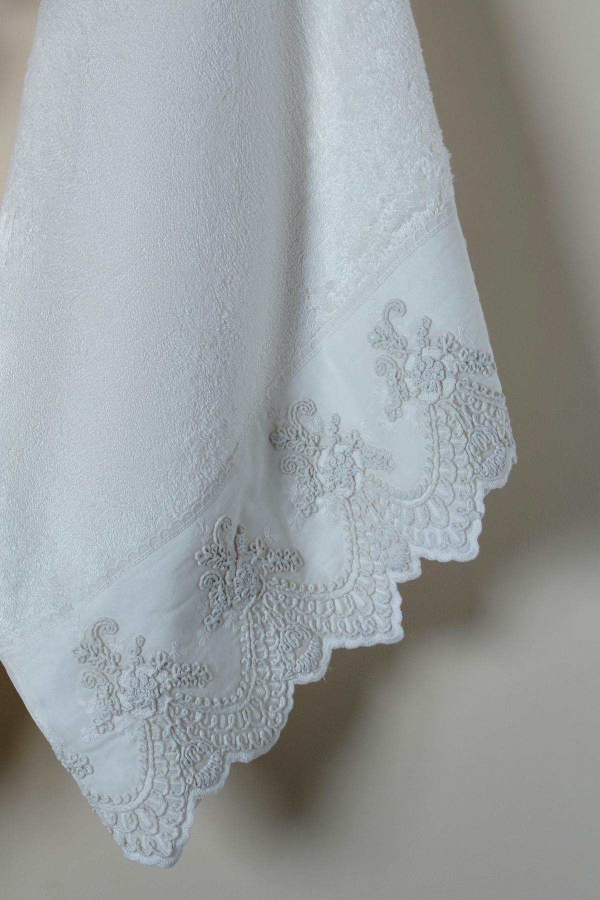 Embroidered Canvas Hand Towel (30 x 50 cm)