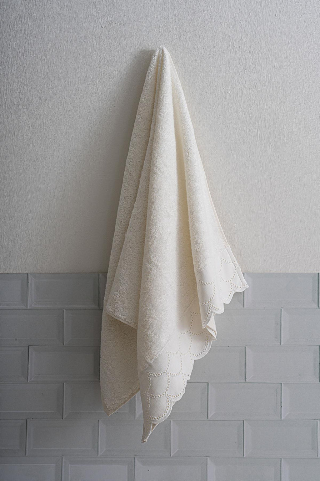 Verona Embroidered Face Towel (50 x 90 cm)