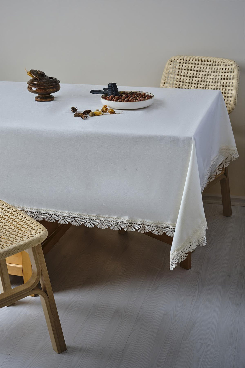 Zarif Dantelli Leke Tutmaz Masa Örtüsü (160 x 260 cm) - Nazik Home - Yuvama Değer!