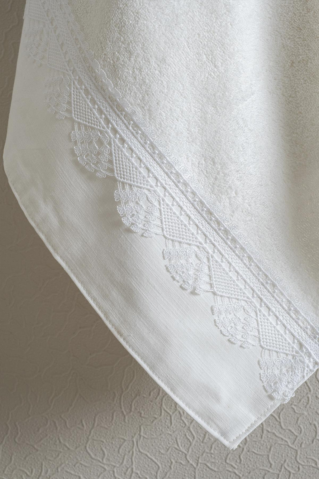 Zarif Dantelli Banyo Havlusu (90 x 150 cm) - Nazik Home - Yuvama Değer!